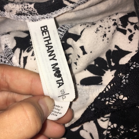 Bethany Mota Cute summer dress! Floral design! - Picture 4 of 4